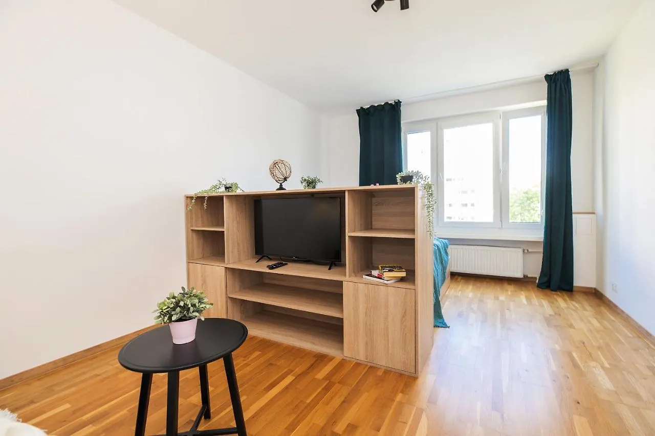 Shortstaypoland Stanow Zjednoczonych Warsaw 0*,  Poland